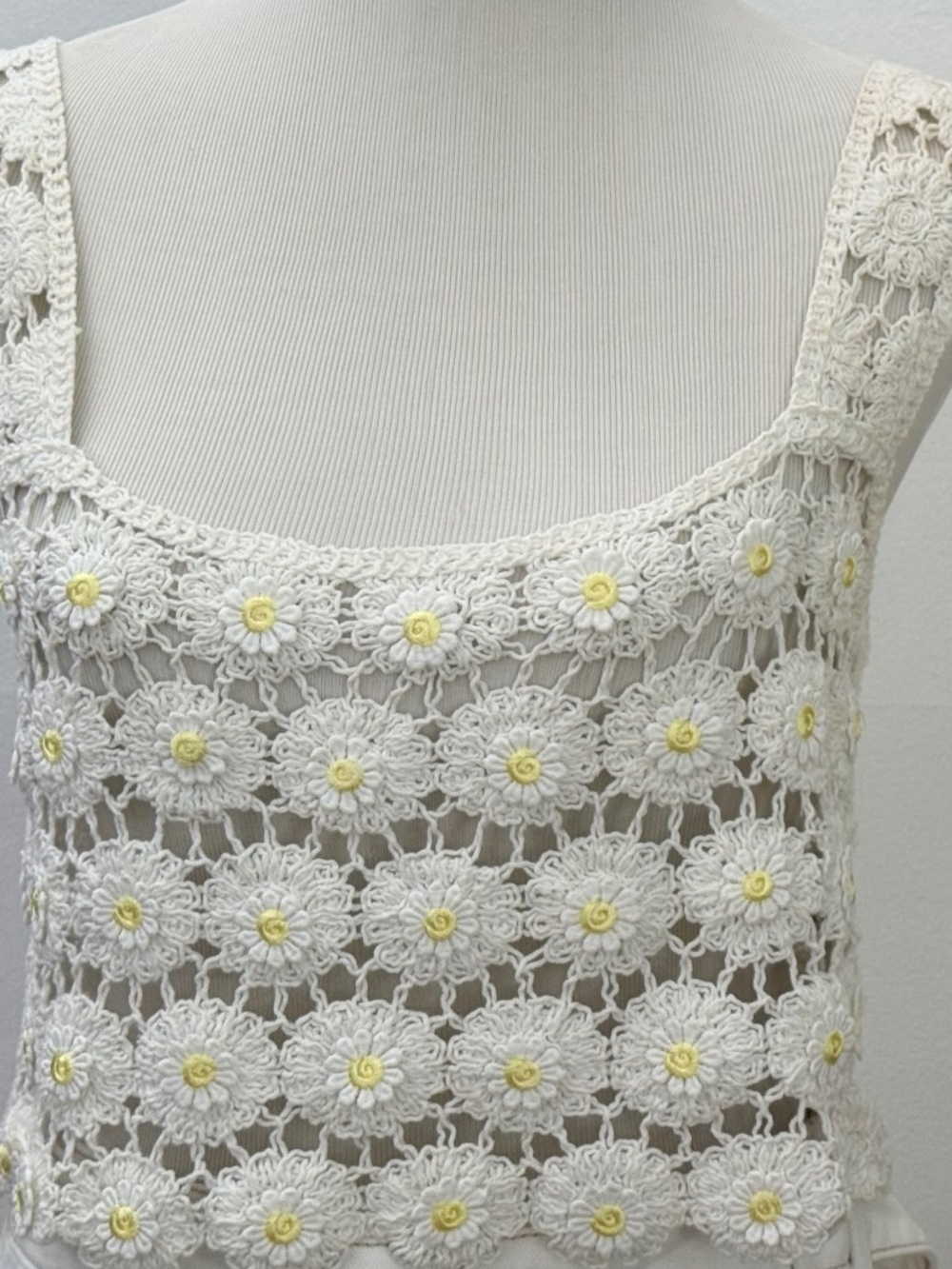 Adorable Daisy Chain Cotton Crochet Top. Boho. Fun. Coquette SZ Medium.